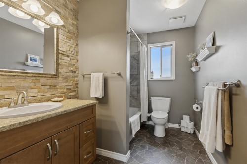 20492 Walnut Crescent, Maple Ridge, BC 