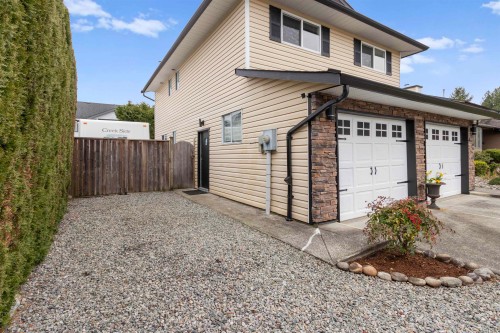 20492 Walnut Crescent, Maple Ridge, BC 