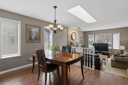 20492 Walnut Crescent, Maple Ridge, BC 