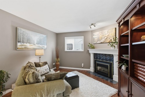 20492 Walnut Crescent, Maple Ridge, BC 