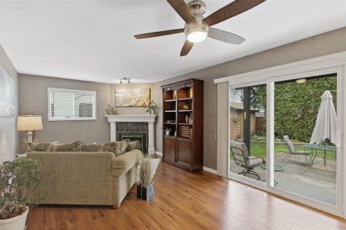 20492 Walnut Crescent, Maple Ridge, BC 