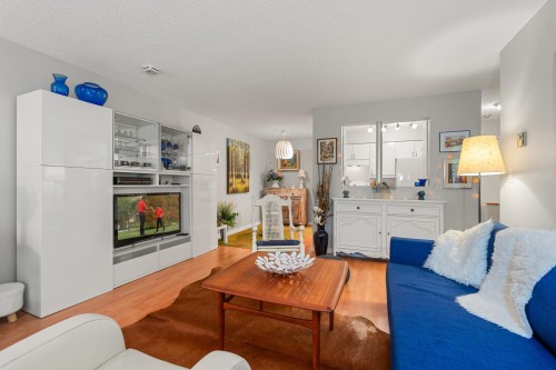 215-4373 Halifax Street  Burnaby, BC V5C 5Z2