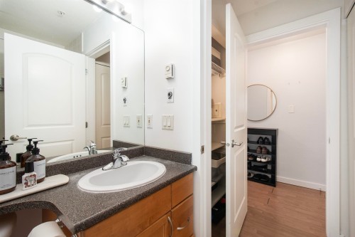 401-1629 Garden Avenue, North Vancouver, BC 
