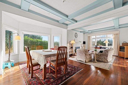 1376 11Th Street, West Vancouver, BC 
