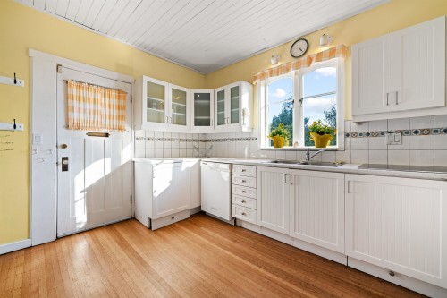 1376 11Th Street, West Vancouver, BC 