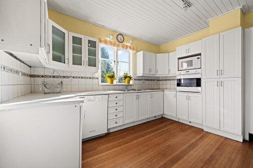 1376 11Th Street, West Vancouver, BC 