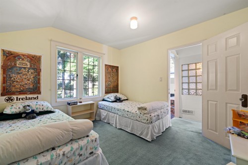 1376 11Th Street, West Vancouver, BC 