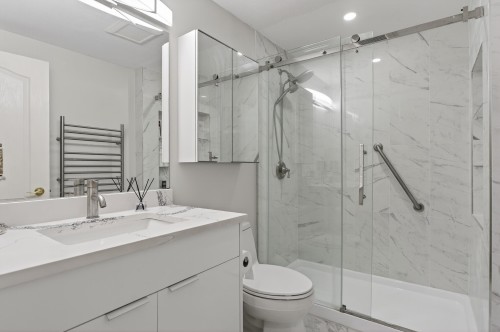 205-3151 Woodbine Drive, North Vancouver, BC 