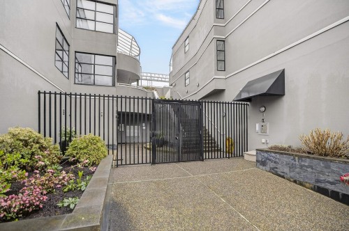 205-3151 Woodbine Drive, North Vancouver, BC 