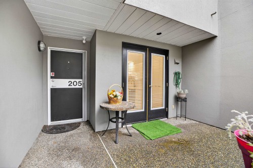 205-3151 Woodbine Drive, North Vancouver, BC 