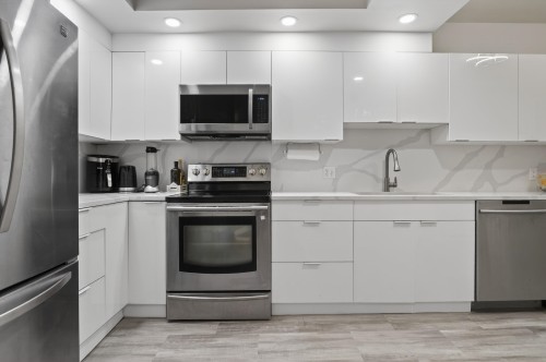 205-3151 Woodbine Drive, North Vancouver, BC 