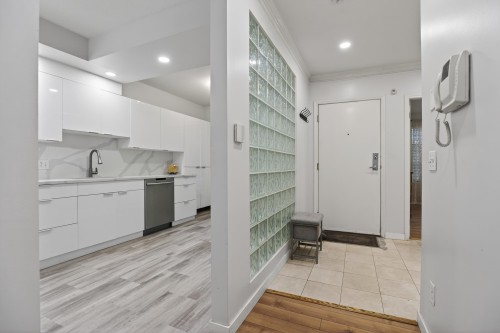 205-3151 Woodbine Drive, North Vancouver, BC 