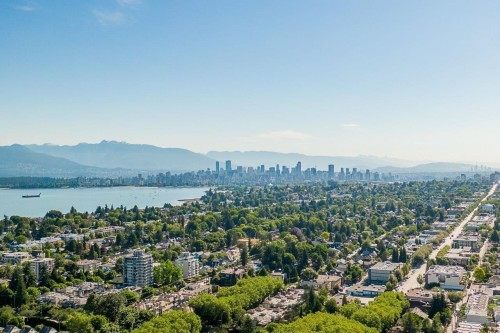 3945 10Th Avenue W, Vancouver, BC 