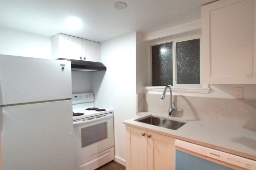 3945 10Th Avenue W, Vancouver, BC 