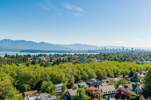 3945 10Th Avenue W, Vancouver, BC 