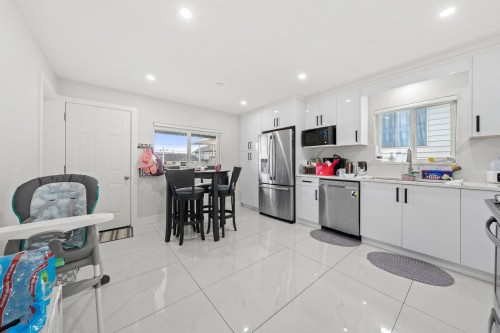 2506 45Th Avenue E, Vancouver, BC 