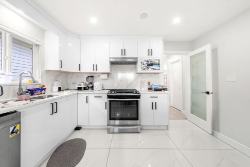2506 45Th Avenue E, Vancouver, BC 