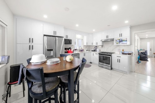 2506 45Th Avenue E, Vancouver, BC 