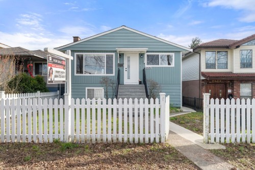 2506 45Th Avenue E, Vancouver, BC 