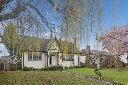 1810 Tenth Avenue  New Westminster, BC V3M 3J5