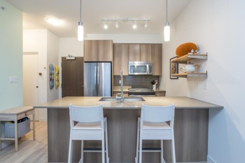 417-7058 14th Avenue  Burnaby, BC V3N 0E6