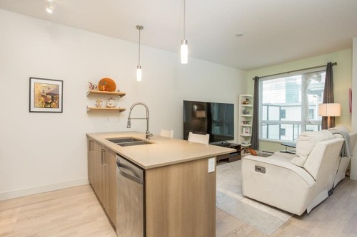 417-7058 14Th Avenue, Burnaby, BC 