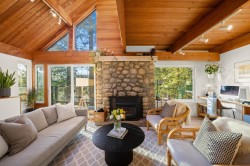 1616 Roxbury Road  North Vancouver, BC V7G 2B2