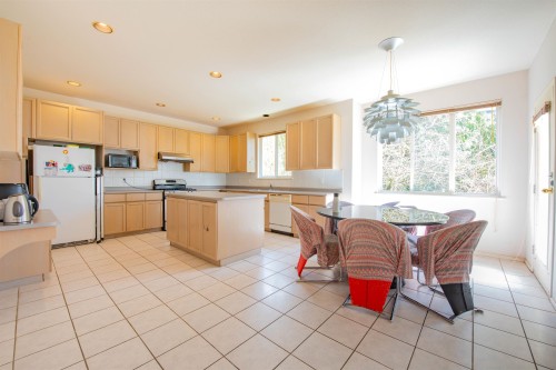 1645 Pinetree Way, Coquitlam, BC 