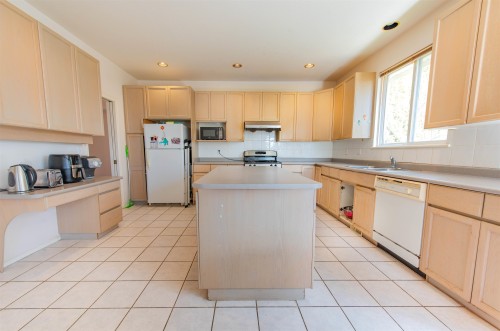 1645 Pinetree Way, Coquitlam, BC 