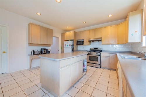 1645 Pinetree Way, Coquitlam, BC 