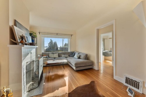 231 Eighth Avenue E, New Westminster, BC 