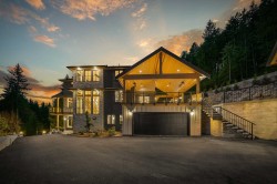 135 Oak Court  Anmore, BC V3H 4W9