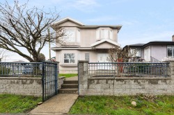 805 57th Avenue E Vancouver, BC V5X 1T4