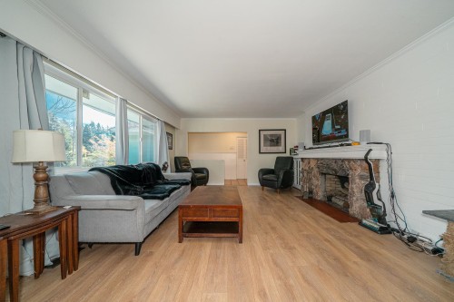 690 Burley Drive, West Vancouver, BC 