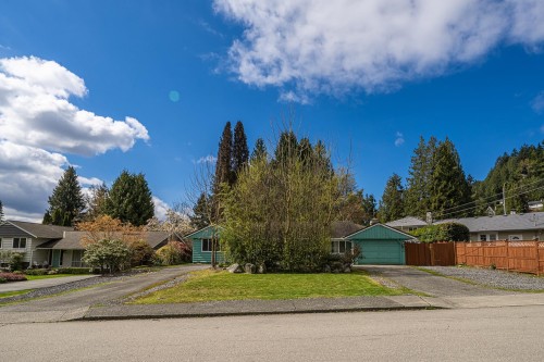 690 Burley Drive, West Vancouver, BC 