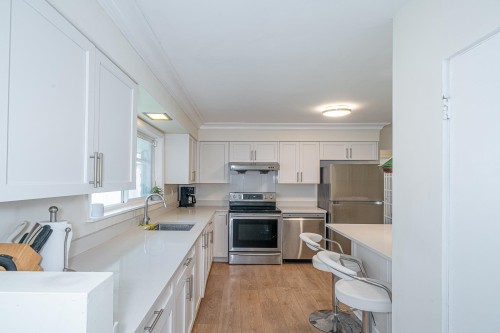 690 Burley Drive, West Vancouver, BC 