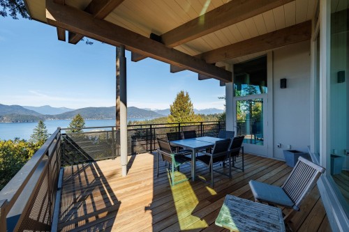 6235 Overstone Drive, West Vancouver, BC 