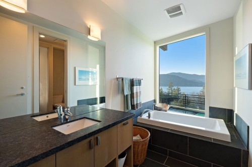 6235 Overstone Drive, West Vancouver, BC 