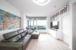 1206-8850 University Crescent Burnaby, BC V5A 0C8