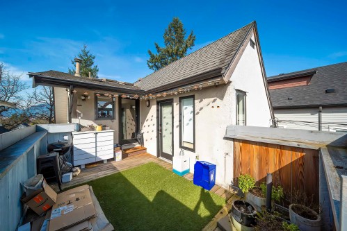 826 13Th Avenue E, Vancouver, BC 
