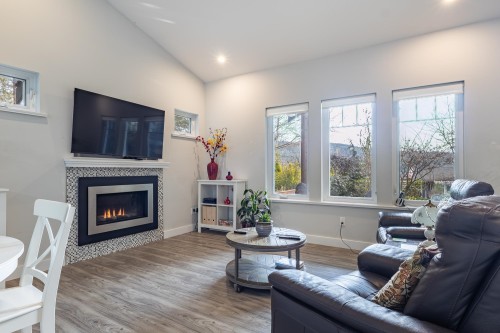 7616 Eureka Avenue, Halfmoon Bay, BC 