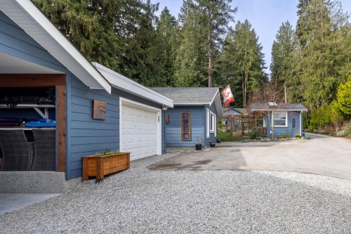 7616 Eureka Avenue, Halfmoon Bay, BC 