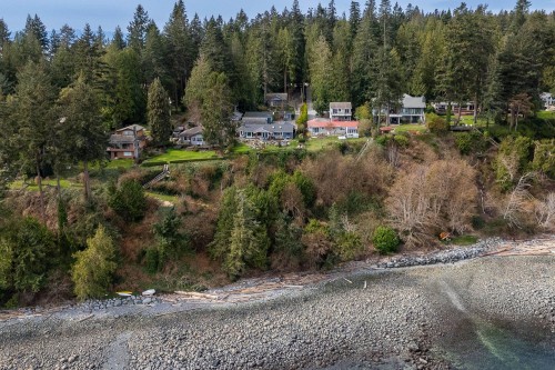 7616 Eureka Avenue, Halfmoon Bay, BC 