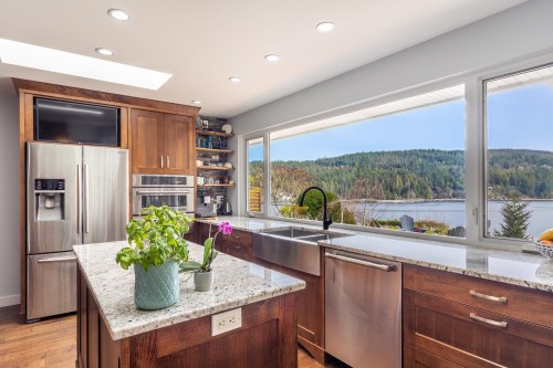 7616 Eureka Avenue, Halfmoon Bay, BC 