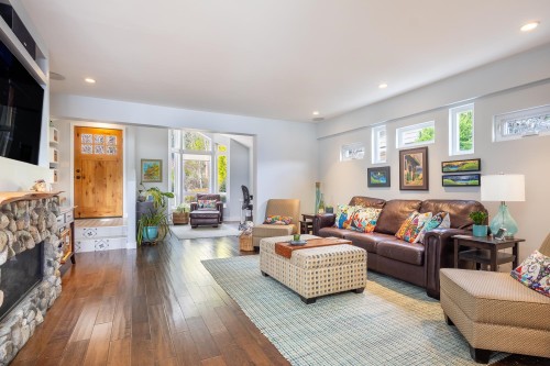 7616 Eureka Avenue, Halfmoon Bay, BC 