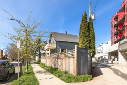 925 19Th Avenue E, Vancouver, BC 