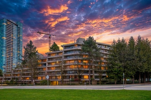 215-5932 Patterson Avenue  Burnaby, BC V5H 4B4