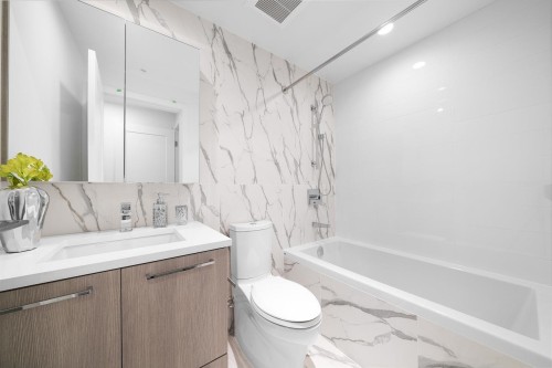 806-3280 Corvette Way, Richmond, BC 