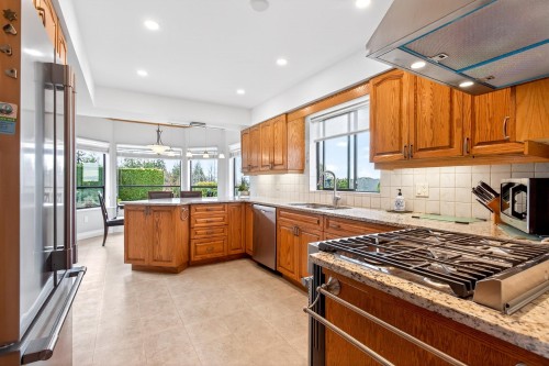 2572 Fuchsia Place, Coquitlam, BC 