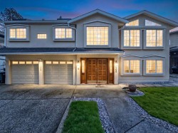 8022 Lakefield Drive Burnaby, BC V5E 3W8